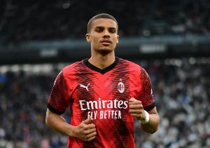 意天空：科莫与佳夫再次接触，可能带他参观俱乐部设施说服他加盟