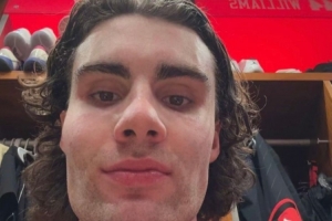 星空体育-基迪超远三分绝杀湖人后立即更新社媒：冲啊公牛