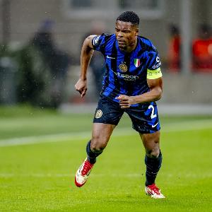 米体：巴萨对邓弗里斯的态度认真，球员解约金条款7月15日到期